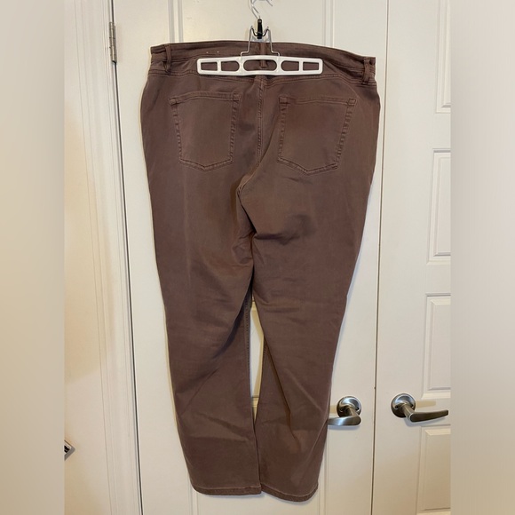 Reitmans Brown Straight Leg Pants size 36 - Picture 2 of 2
